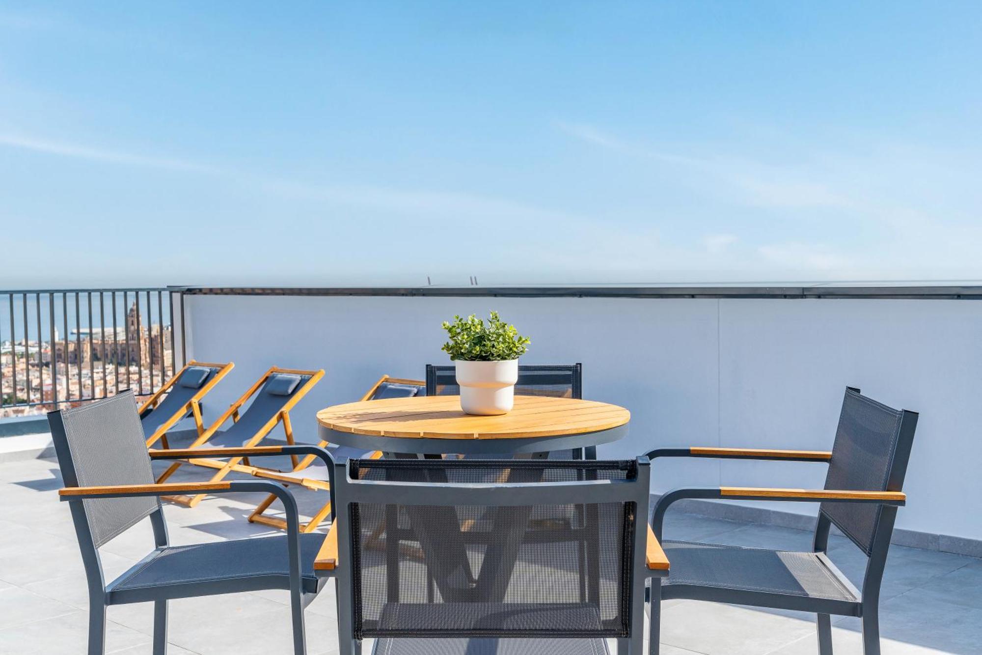 Malaga Tower View Apartment Exterior photo