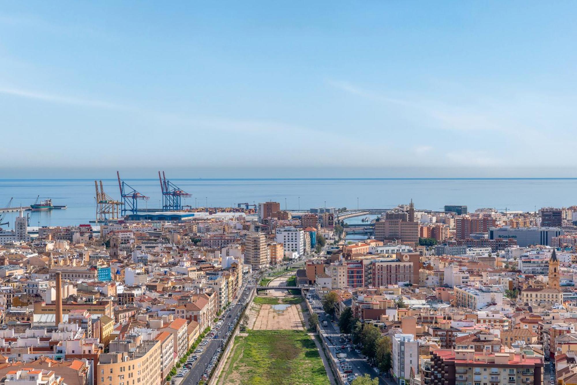 Malaga Tower View Apartment Exterior photo